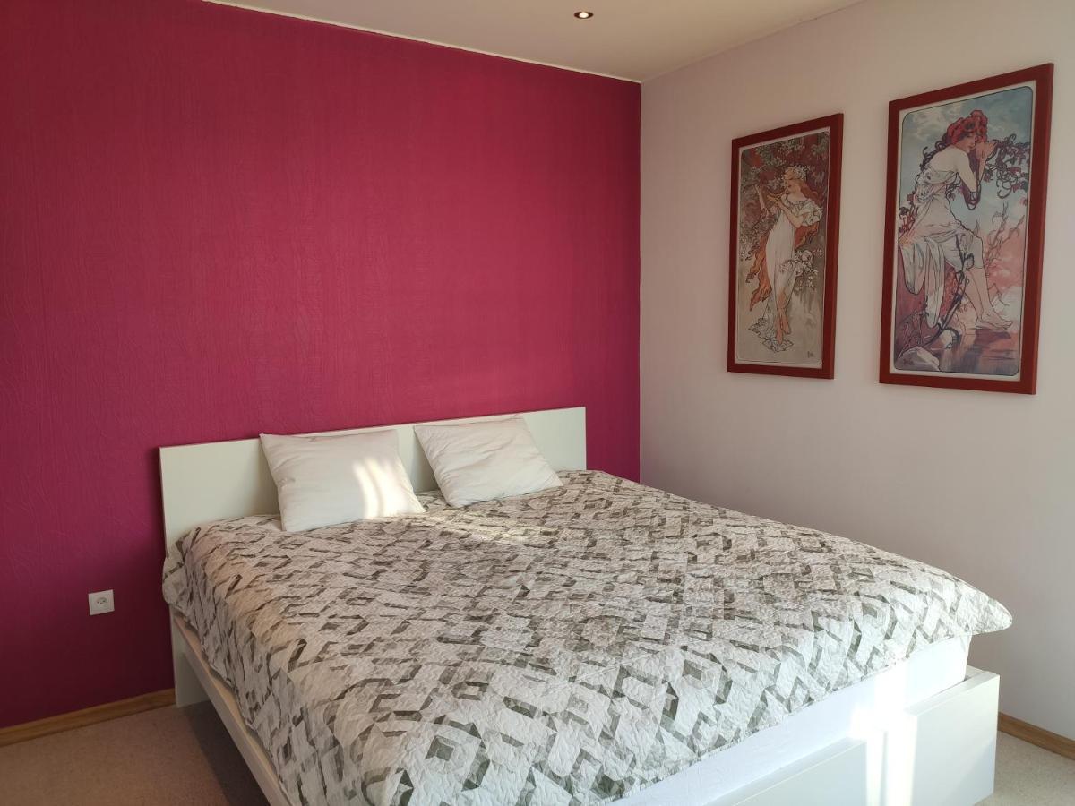Zapyskis Spacious & Cozy Apartment With Forest View מראה חיצוני תמונה