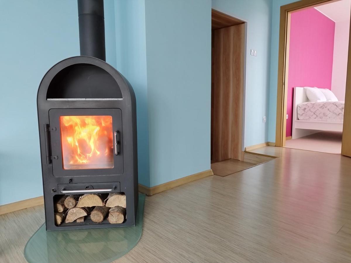 Zapyskis Spacious & Cozy Apartment With Forest View מראה חיצוני תמונה
