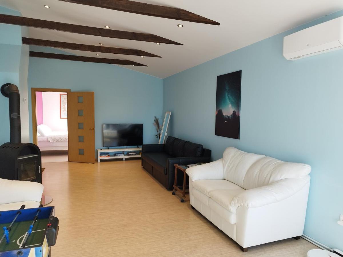 Zapyskis Spacious & Cozy Apartment With Forest View מראה חיצוני תמונה